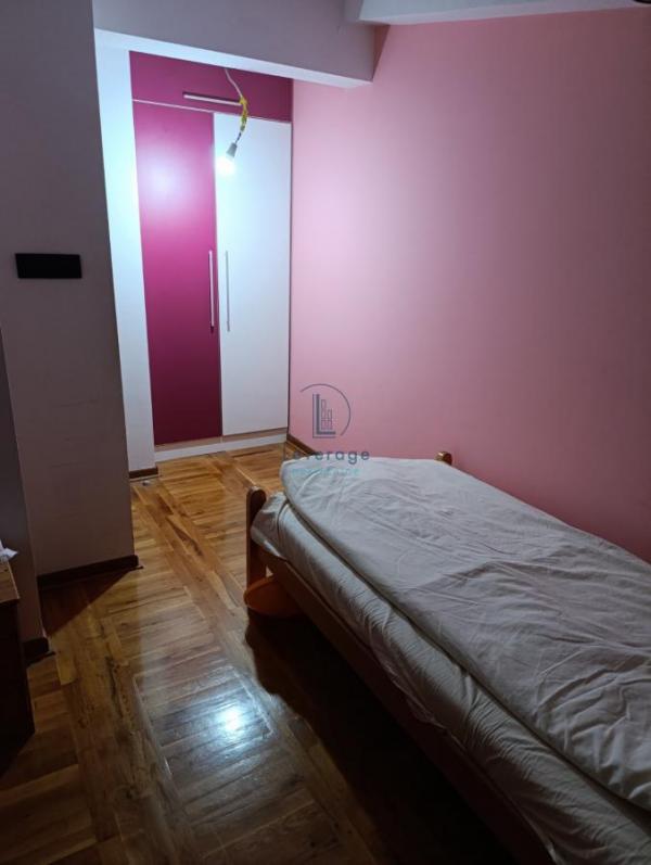 Stan na prodaju u Beogradu, Karaburma, trosoban, 80m2, cena 160000 evra