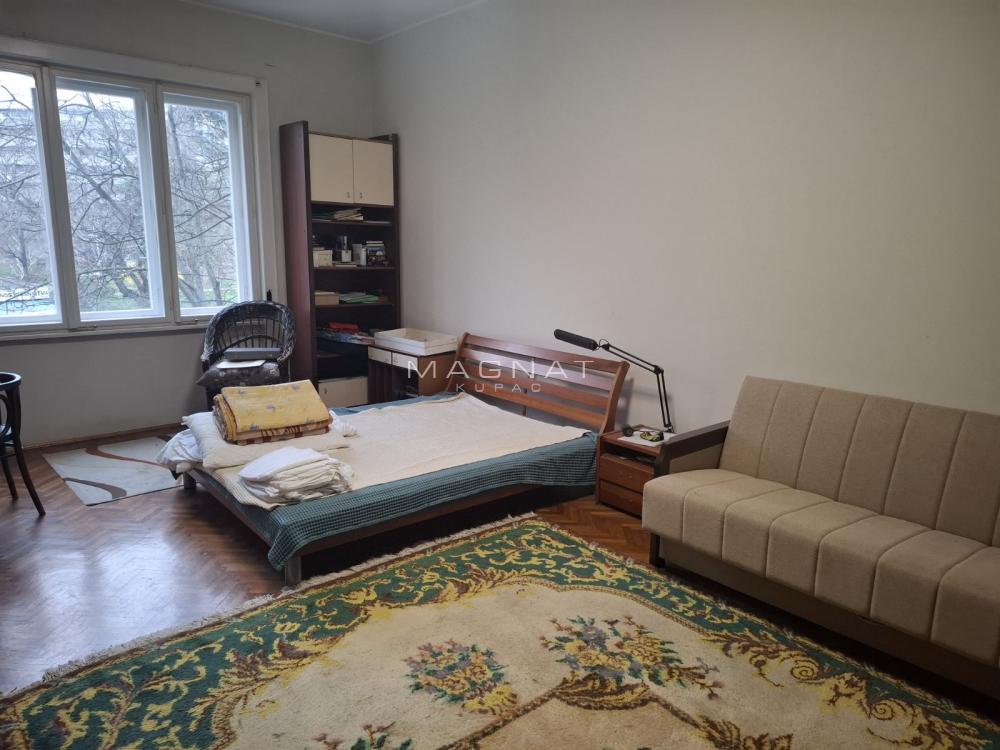 Stan na prodaju u Beogradu, Zemun, cetvorosoban, 130m2, cena 450000 evra