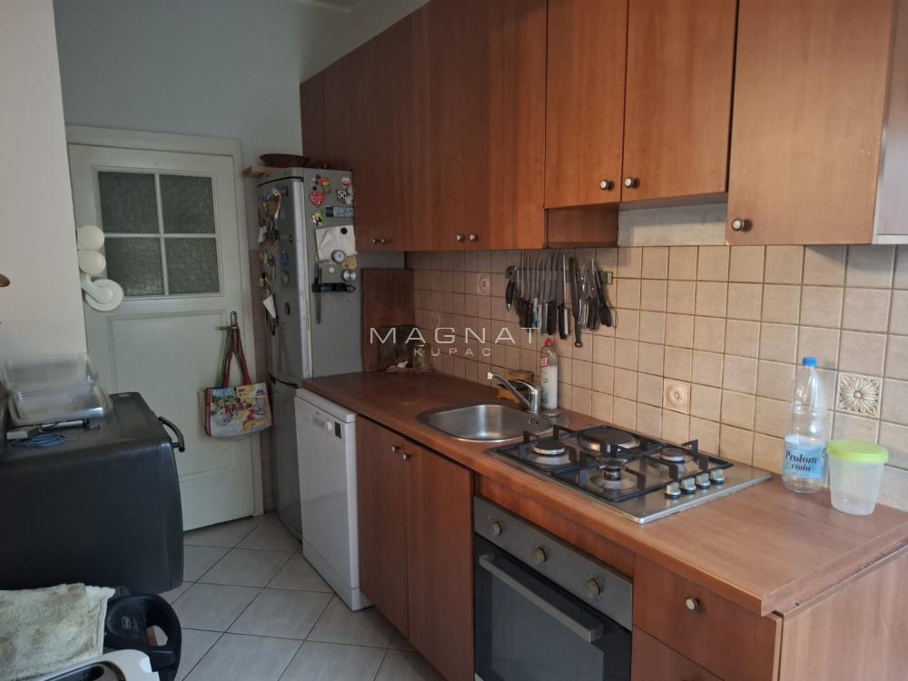 Stan na prodaju u Beogradu, Zemun, cetvorosoban, 130m2, cena 450000 evra