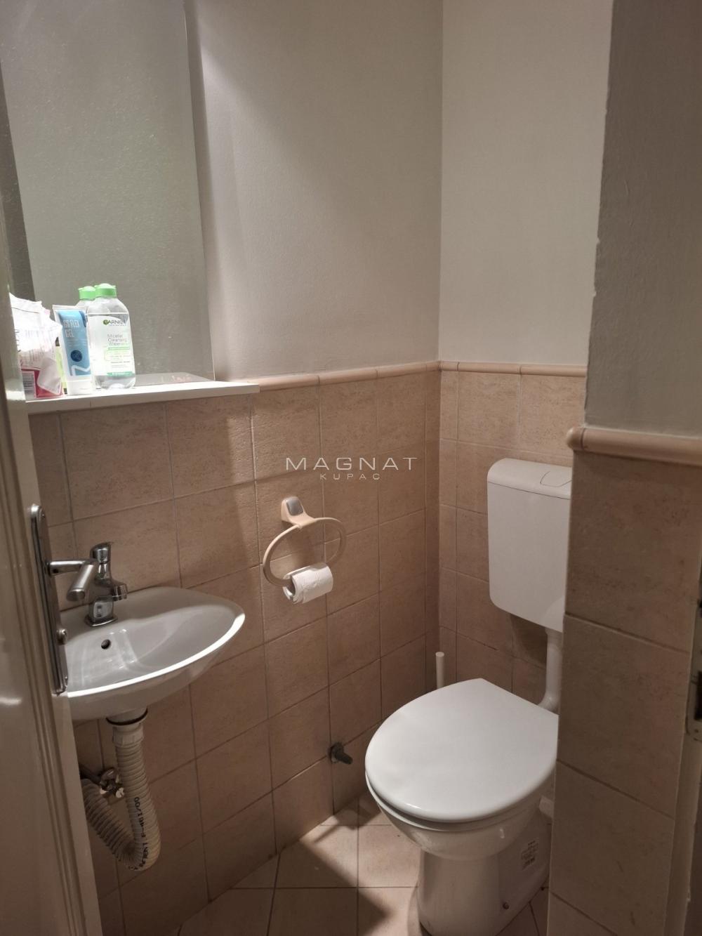 Stan na prodaju u Beogradu, Zemun, cetvorosoban, 130m2, cena 450000 evra