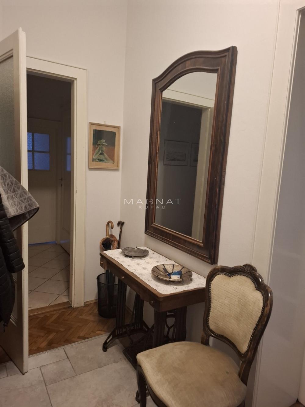 Stan na prodaju u Beogradu, Zemun, cetvorosoban, 130m2, cena 450000 evra