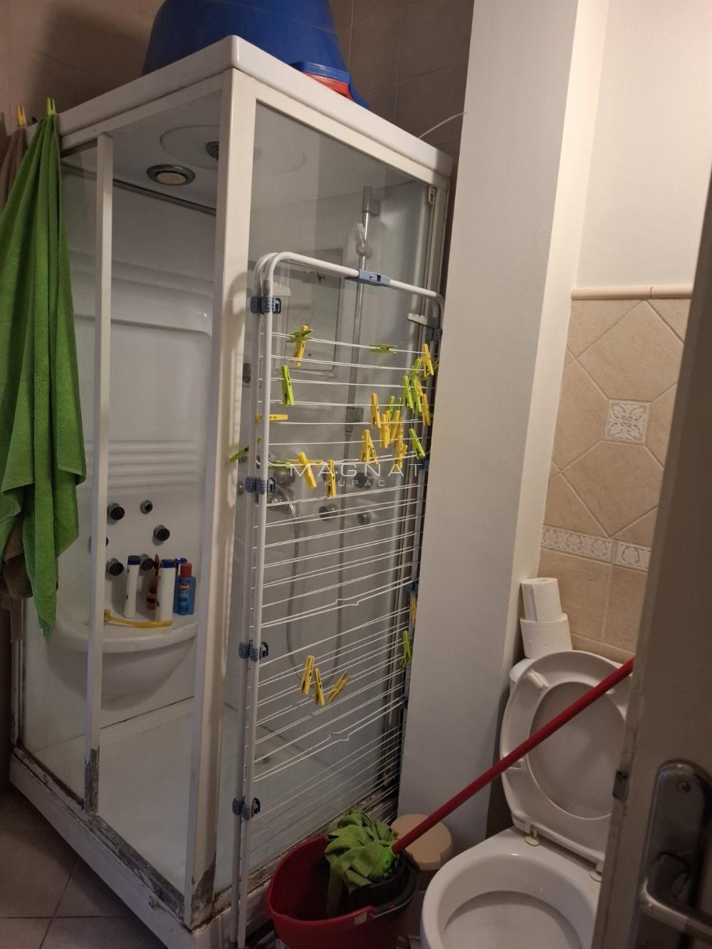 Stan na prodaju u Beogradu, Zemun, cetvorosoban, 130m2, cena 450000 evra