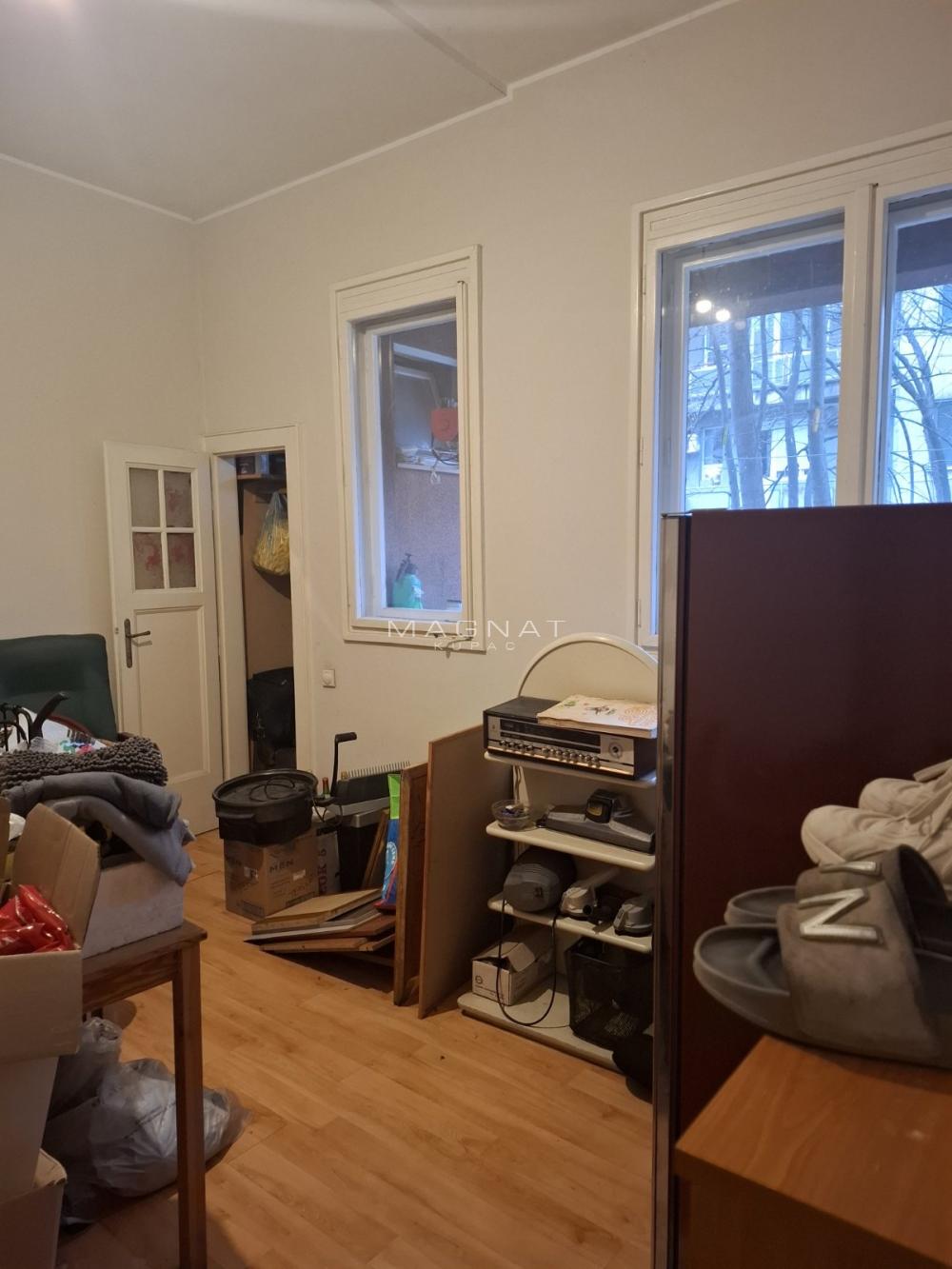 Stan na prodaju u Beogradu, Zemun, cetvorosoban, 130m2, cena 450000 evra