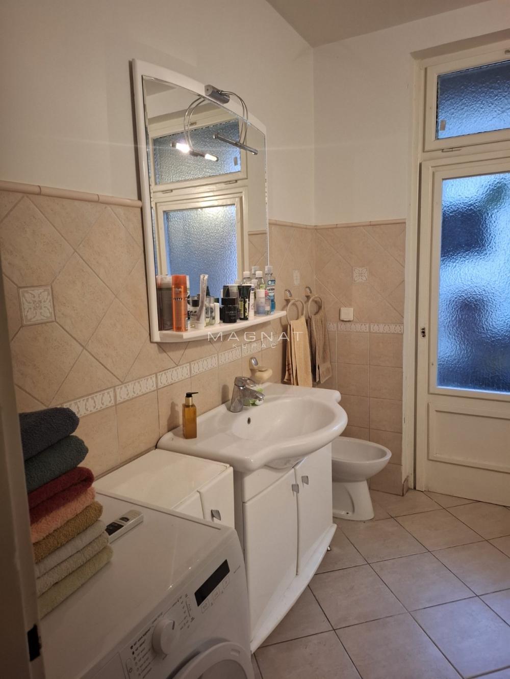 Stan na prodaju u Beogradu, Zemun, cetvorosoban, 130m2, cena 450000 evra