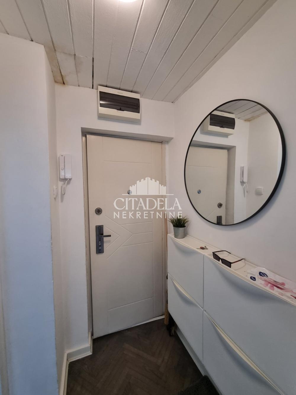 Stan na prodaju u Beogradu, Karaburma, dvosoban, 42m2, cena 125000 evra