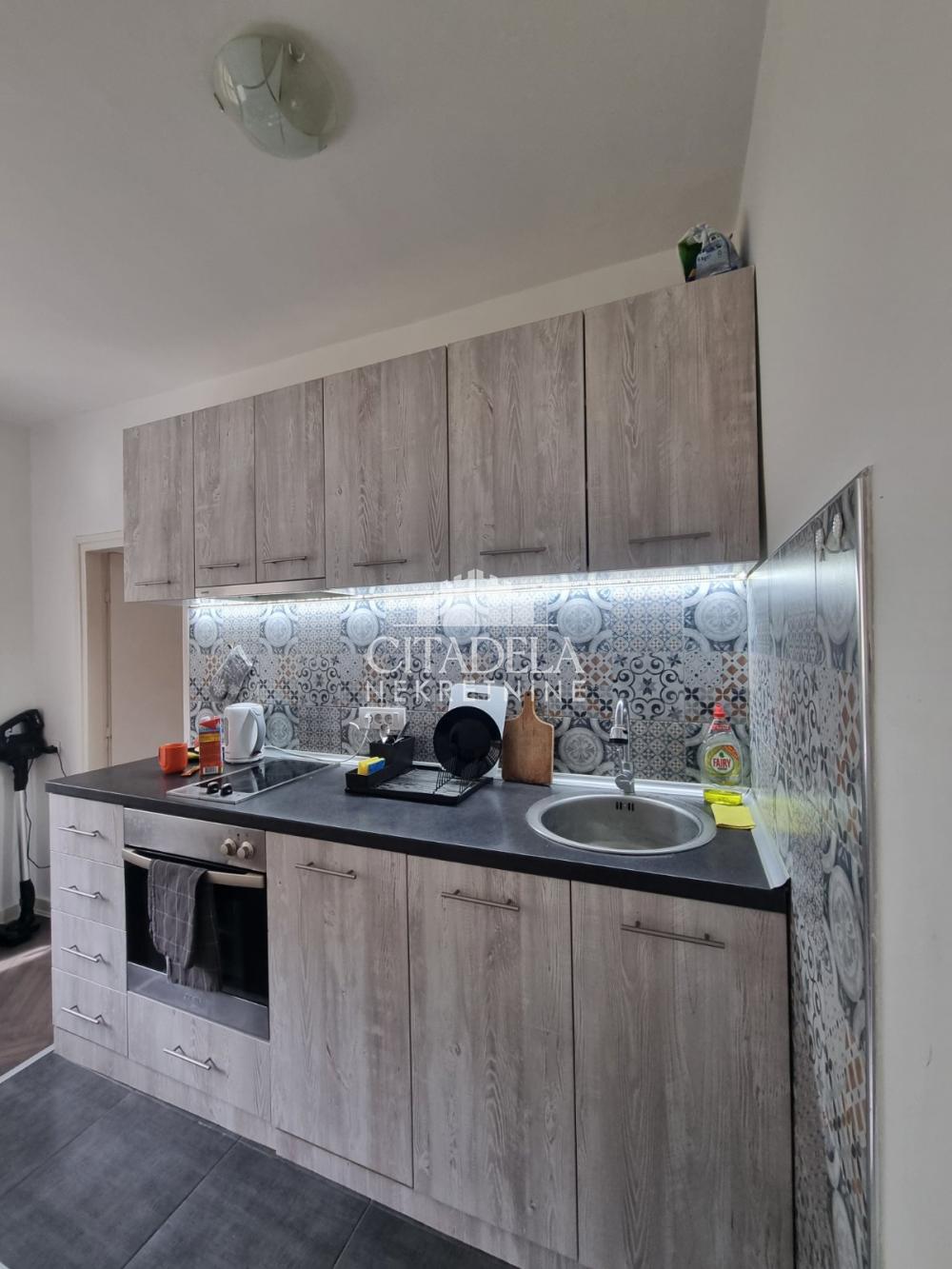 Stan na prodaju u Beogradu, Karaburma, dvosoban, 42m2, cena 125000 evra