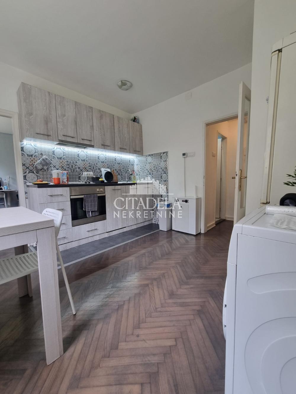 Stan na prodaju u Beogradu, Karaburma, dvosoban, 42m2, cena 125000 evra