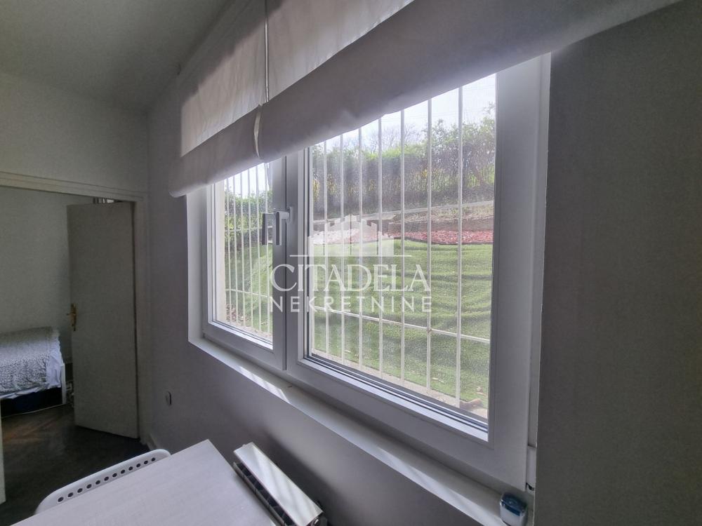 Stan na prodaju u Beogradu, Karaburma, dvosoban, 42m2, cena 125000 evra