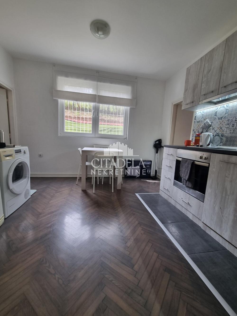 Stan na prodaju u Beogradu, Karaburma, dvosoban, 42m2, cena 125000 evra