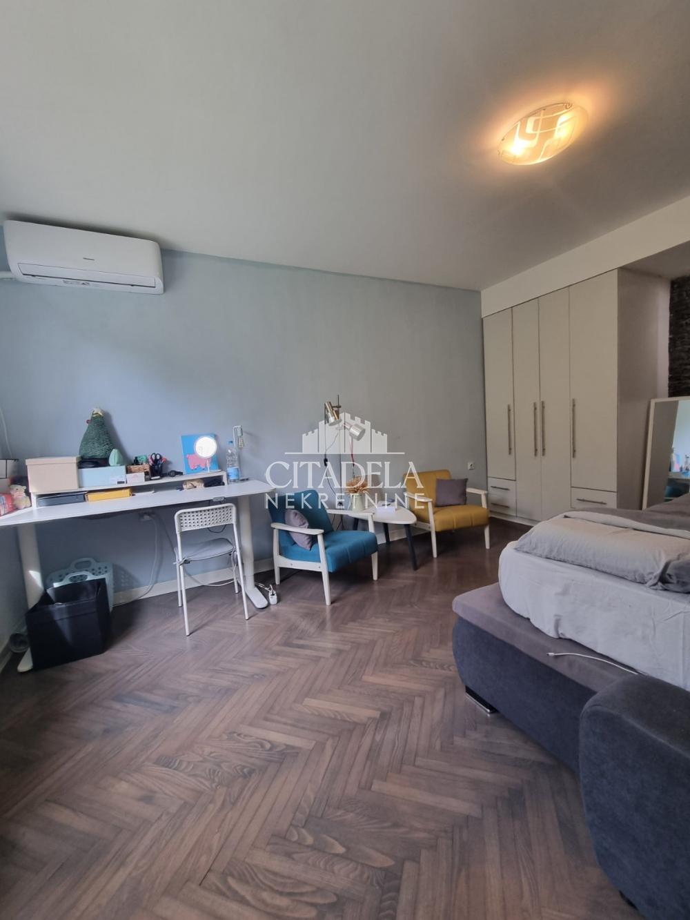 Stan na prodaju u Beogradu, Karaburma, dvosoban, 42m2, cena 125000 evra