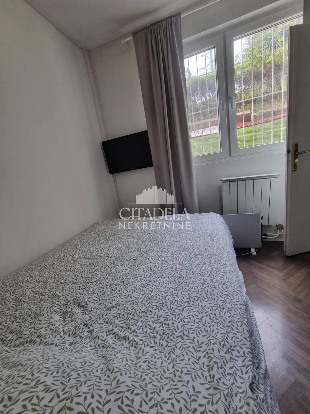 Stan na prodaju u Beogradu, Karaburma, dvosoban, 42m2, cena 125000 evra