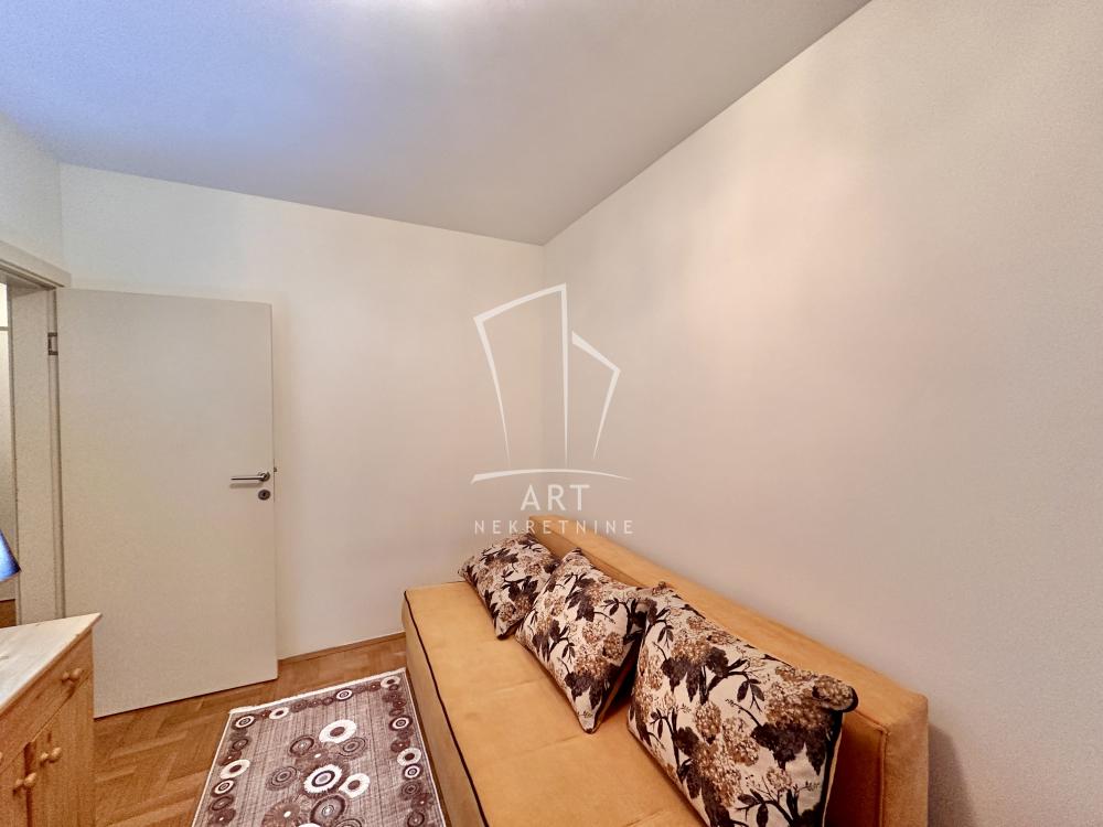 Stan na prodaju u Beogradu, Novi Beograd, jednoiposoban, 42m2, cena 165000 evra