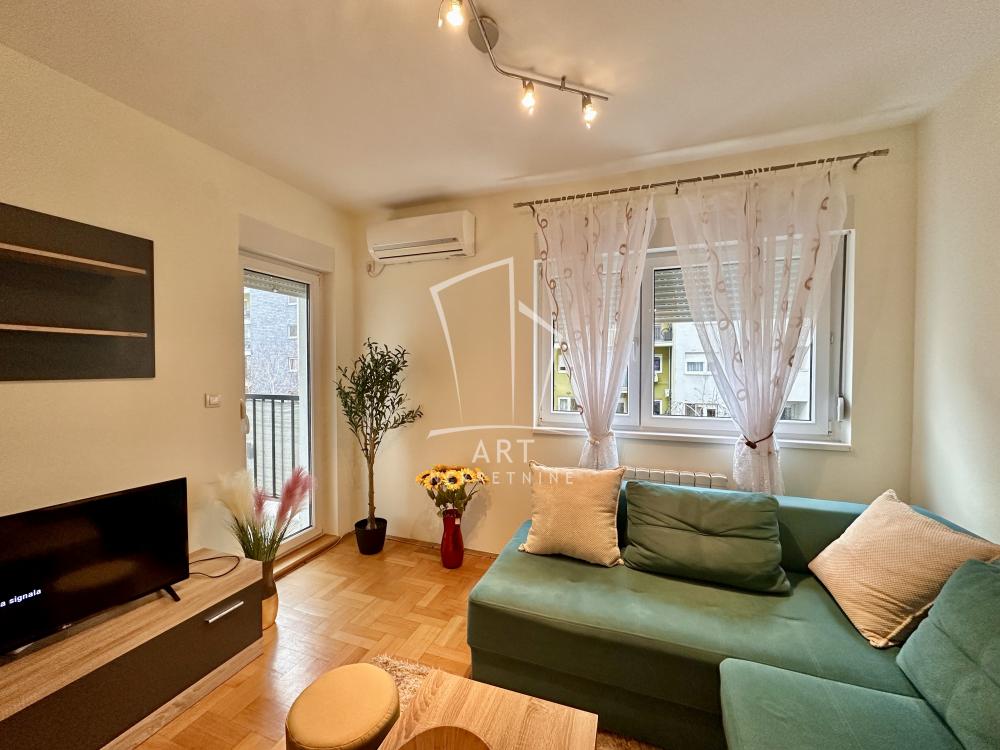 Stan na prodaju u Beogradu, Novi Beograd, jednoiposoban, 42m2, cena 165000 evra