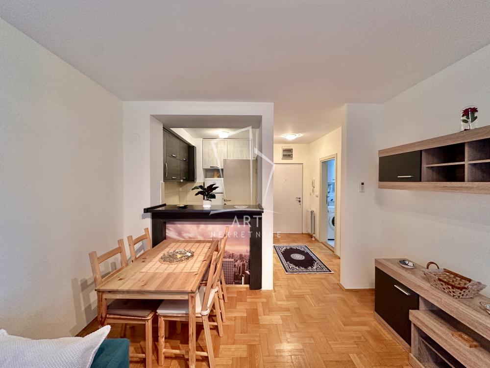 Stan na prodaju u Beogradu, Novi Beograd, jednoiposoban, 42m2, cena 165000 evra