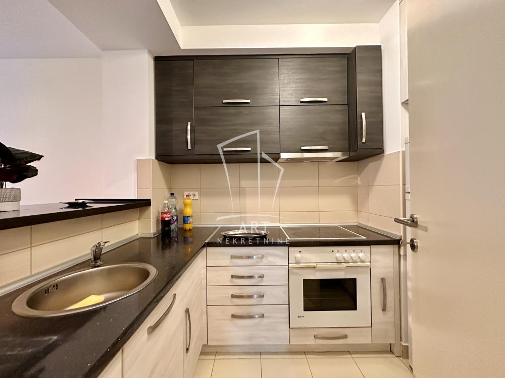 Stan na prodaju u Beogradu, Novi Beograd, jednoiposoban, 42m2, cena 165000 evra