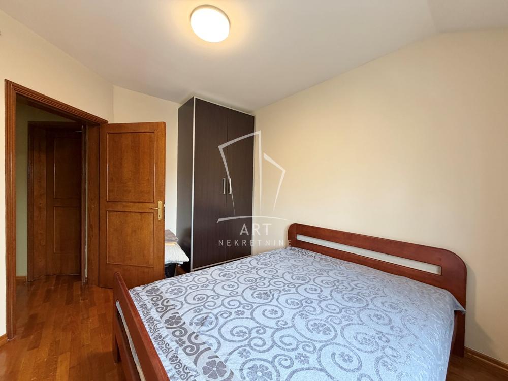 Stan na prodaju u Beogradu, Borča, 180m2, cena 300000 evra