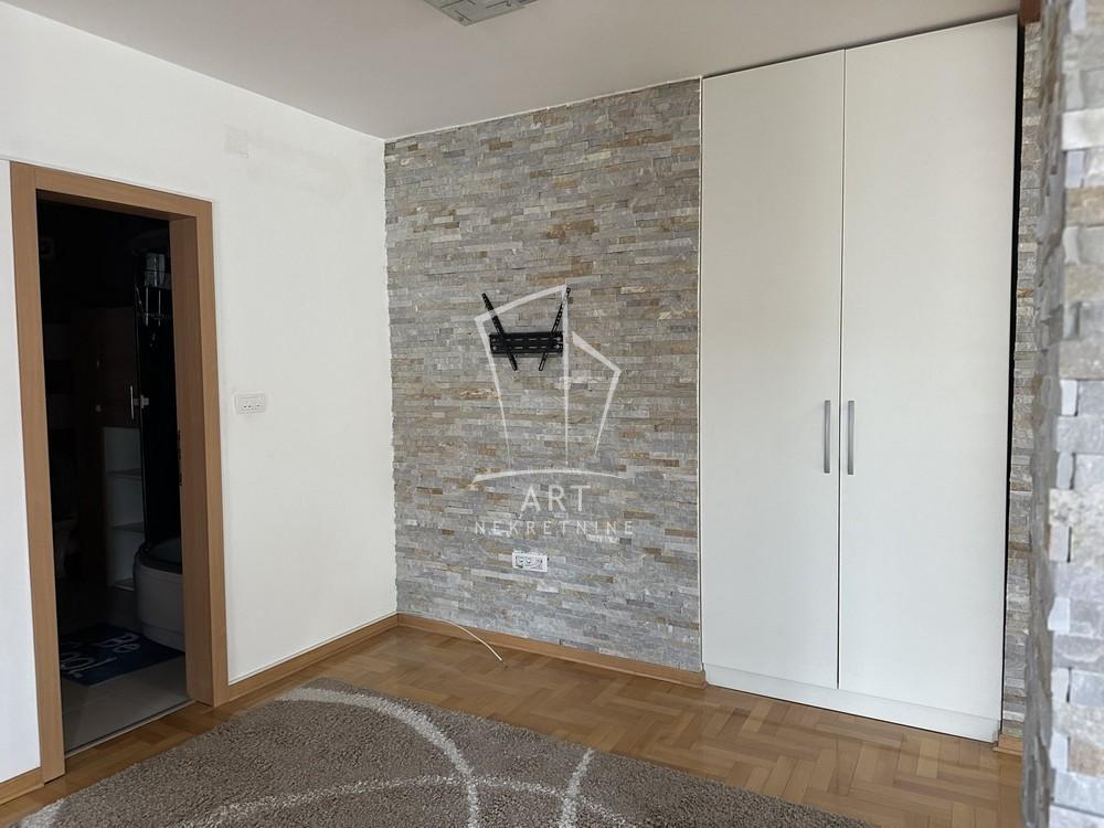 Stan na prodaju u Beogradu, Mirijevo, trosoban, 66m2, cena 132000 evra