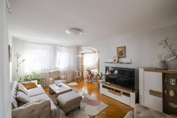 Stan na prodaju u Beogradu, Novi Beograd blok 22, trosoban, 92m2, cena 415000 evra