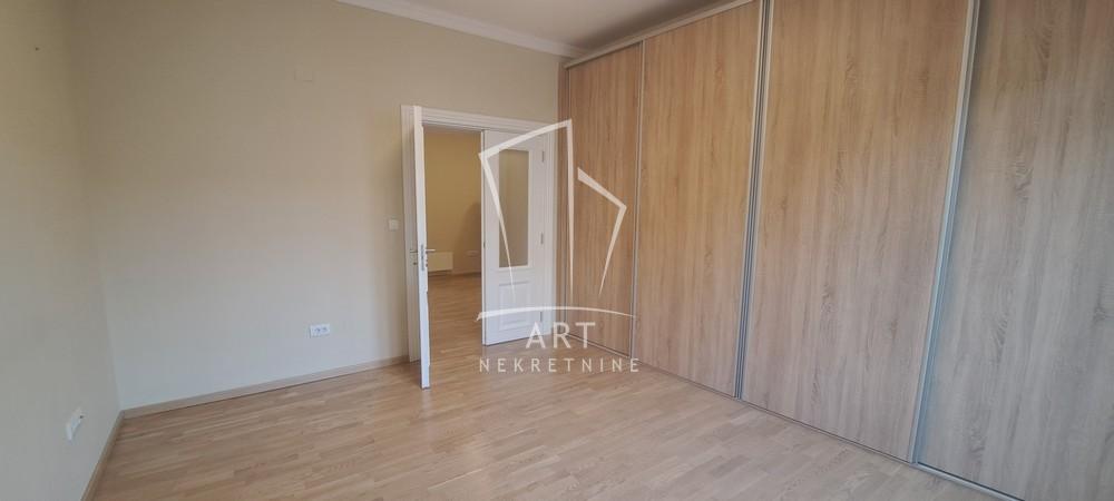 Stan na prodaju u Beogradu, Gornji Dorćol, trosoban, 56m2, cena 319000 evra