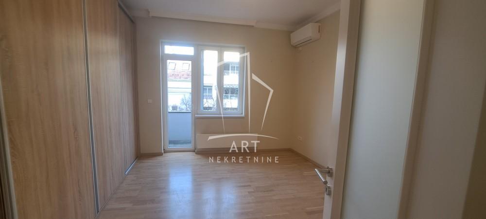 Stan na prodaju u Beogradu, Gornji Dorćol, trosoban, 56m2, cena 319000 evra