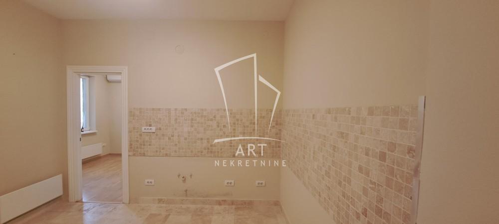 Stan na prodaju u Beogradu, Gornji Dorćol, trosoban, 56m2, cena 319000 evra