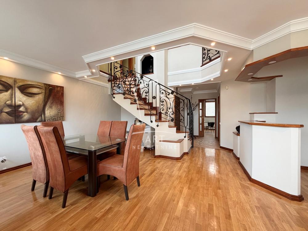 Stan na prodaju u Beogradu, Borča, 180m2, cena 300000 evra