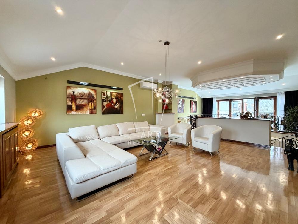 Stan na prodaju u Beogradu, Borča, 180m2, cena 300000 evra