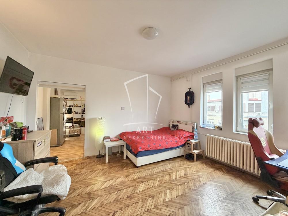 Stan na prodaju u Beogradu, Stari grad, trosoban, 71m2, cena 245000 evra