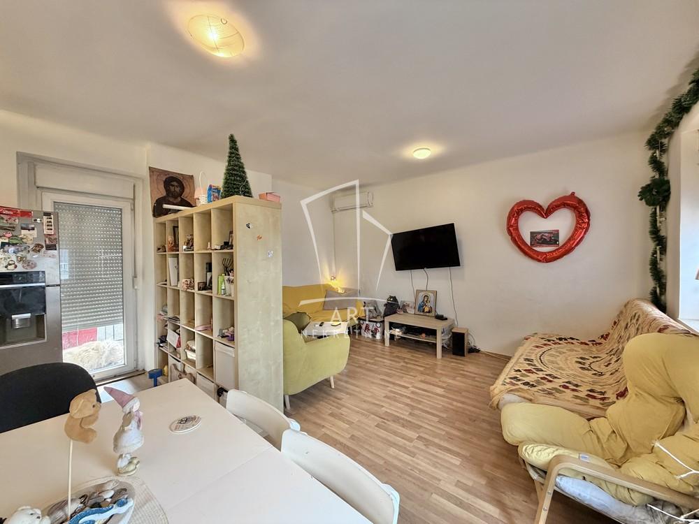 Stan na prodaju u Beogradu, Stari grad, trosoban, 71m2, cena 245000 evra