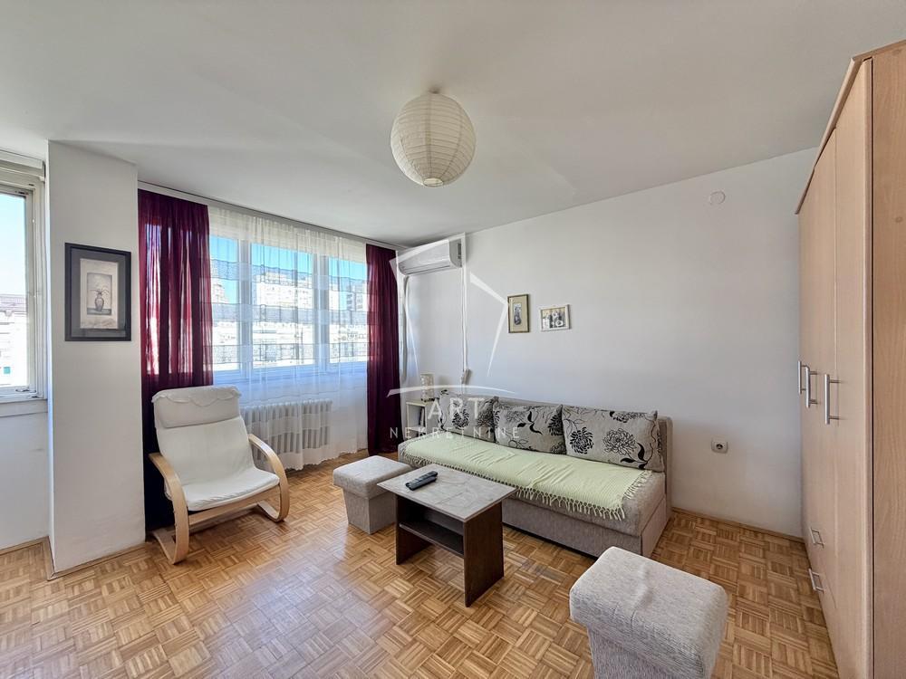 Stan na prodaju u Beogradu, Konjarnik, jednosoban, 36m2, cena 138240 evra