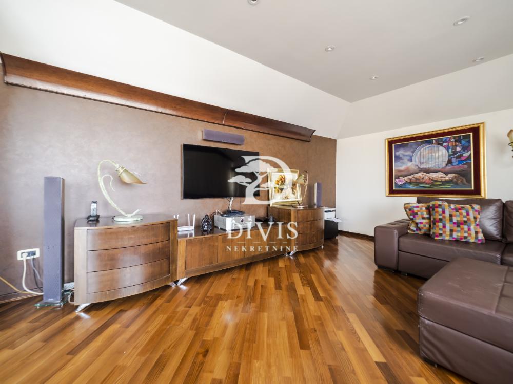 Stan na prodaju u Beogradu, Vračar, cetvorosoban, 97m2, cena 585000 evra