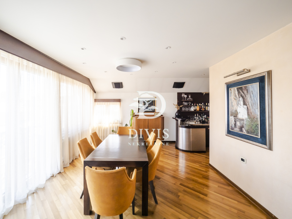 Stan na prodaju u Beogradu, Vračar, cetvorosoban, 97m2, cena 585000 evra