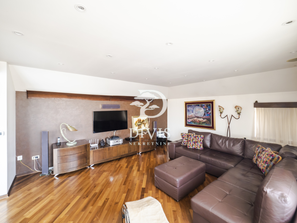 Stan na prodaju u Beogradu, Vračar, cetvorosoban, 97m2, cena 585000 evra