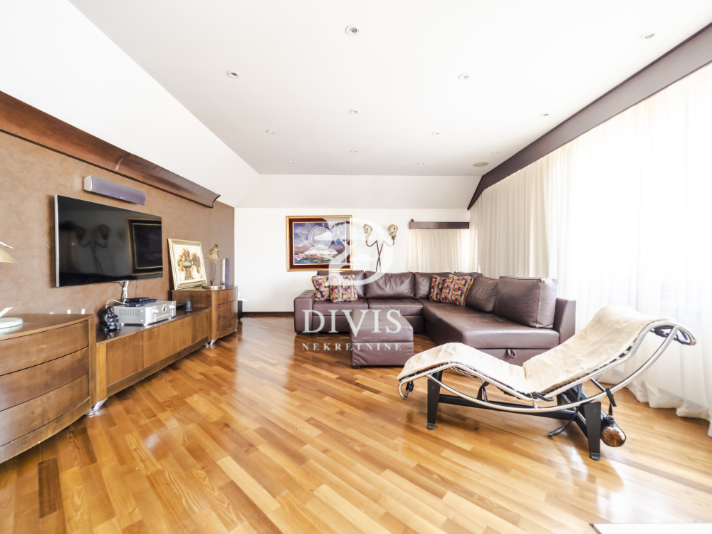 Stan na prodaju u Beogradu, Vračar, cetvorosoban, 97m2, cena 585000 evra