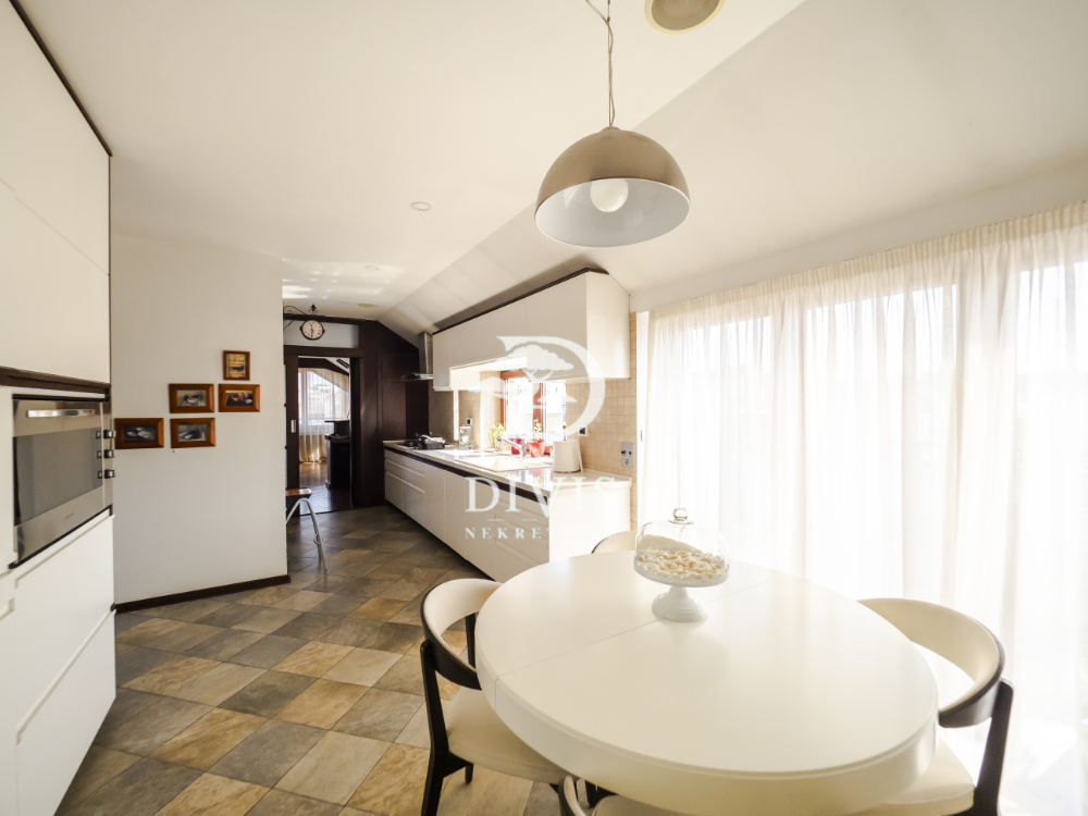 Stan na prodaju u Beogradu, Vračar, cetvorosoban, 97m2, cena 585000 evra