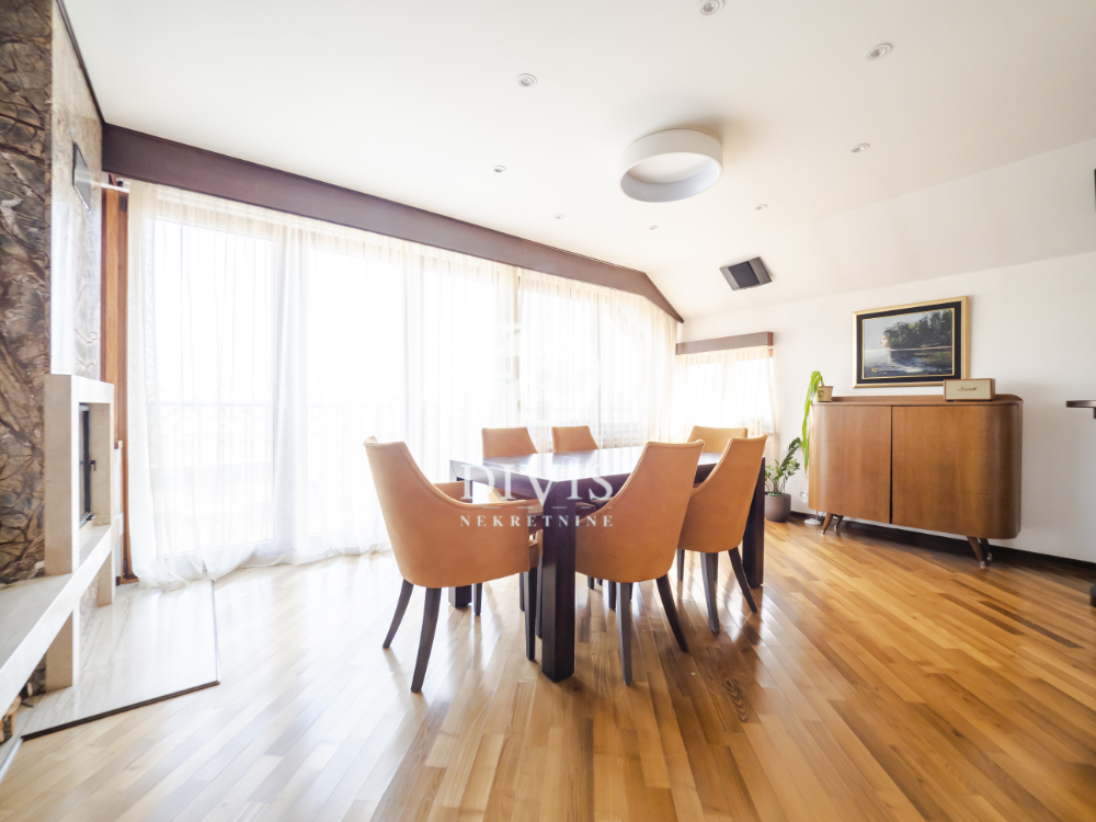 Stan na prodaju u Beogradu, Vračar, cetvorosoban, 97m2, cena 585000 evra