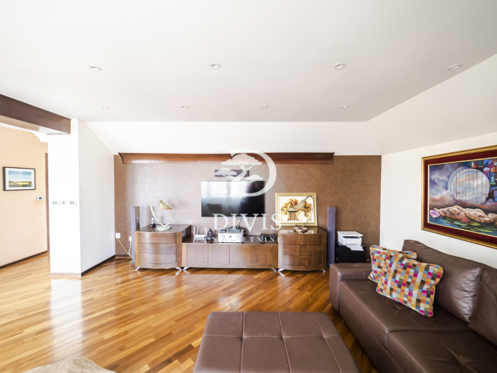 Stan na prodaju u Beogradu, Vračar, cetvorosoban, 97m2, cena 585000 evra