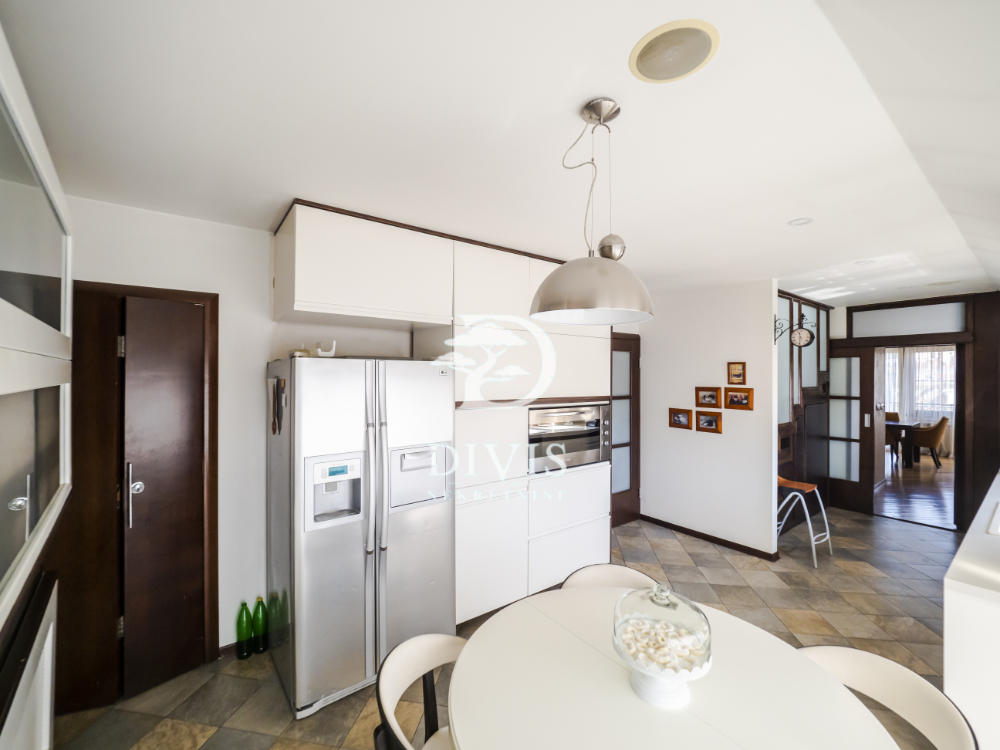 Stan na prodaju u Beogradu, Vračar, cetvorosoban, 97m2, cena 585000 evra