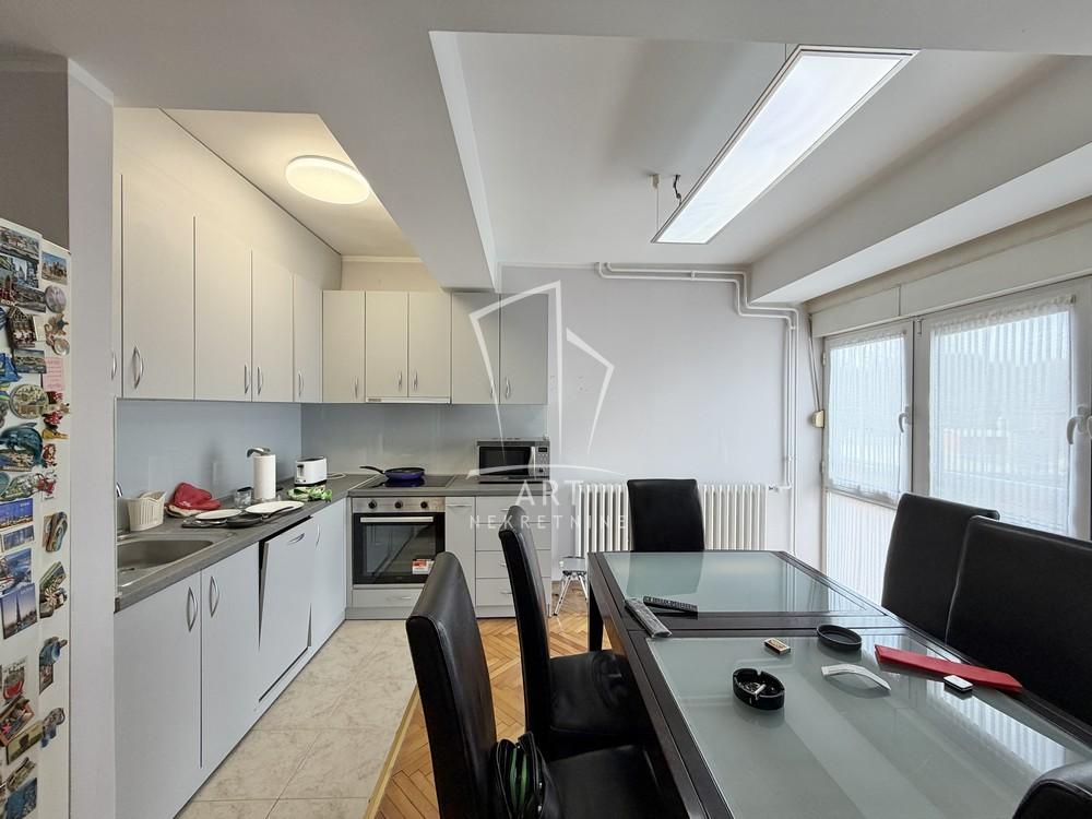 Stan na prodaju u Beogradu, Stari grad, cetvorosoban, 94m2, cena 350000 evra