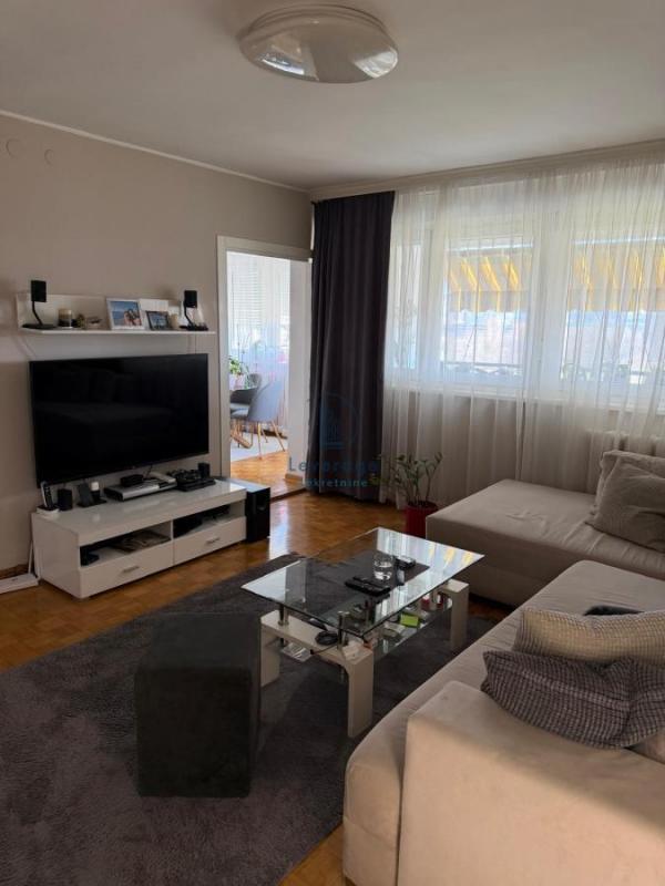 Stan na prodaju u Beogradu, Novi Beograd blok 38 (OŠ Ratko Mitrović), dvosoban, 62m2, cena 220000 evra