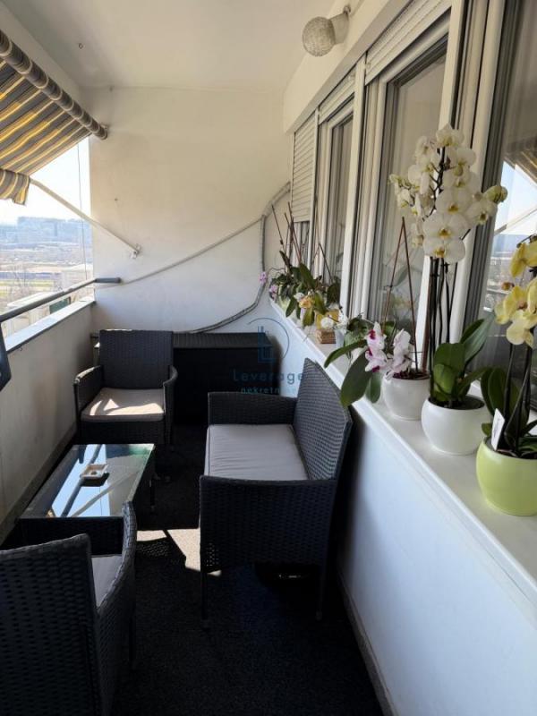 Stan na prodaju u Beogradu, Novi Beograd blok 38 (OŠ Ratko Mitrović), dvosoban, 62m2, cena 220000 evra