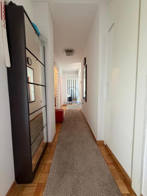 Stan na prodaju u Beogradu, Novi Beograd blok 38 (OŠ Ratko Mitrović), dvosoban, 62m2, cena 220000 evra