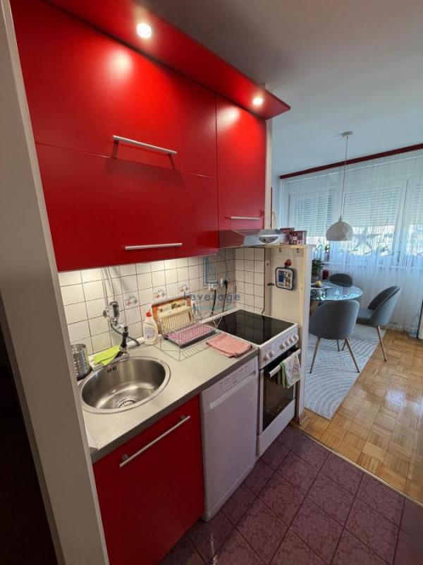 Stan na prodaju u Beogradu, Novi Beograd blok 38 (OŠ Ratko Mitrović), dvosoban, 62m2, cena 220000 evra