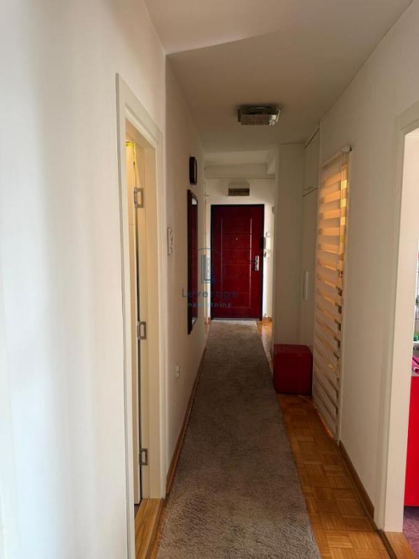 Stan na prodaju u Beogradu, Novi Beograd blok 38 (OŠ Ratko Mitrović), dvosoban, 62m2, cena 220000 evra