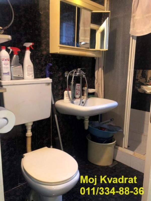 Stan na prodaju u Beogradu, Karaburma, troiposoban, 64m2, cena 149500 evra