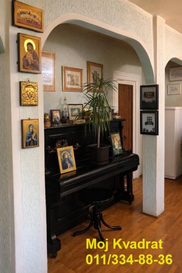 Stan na prodaju u Beogradu, Karaburma, troiposoban, 64m2, cena 149500 evra