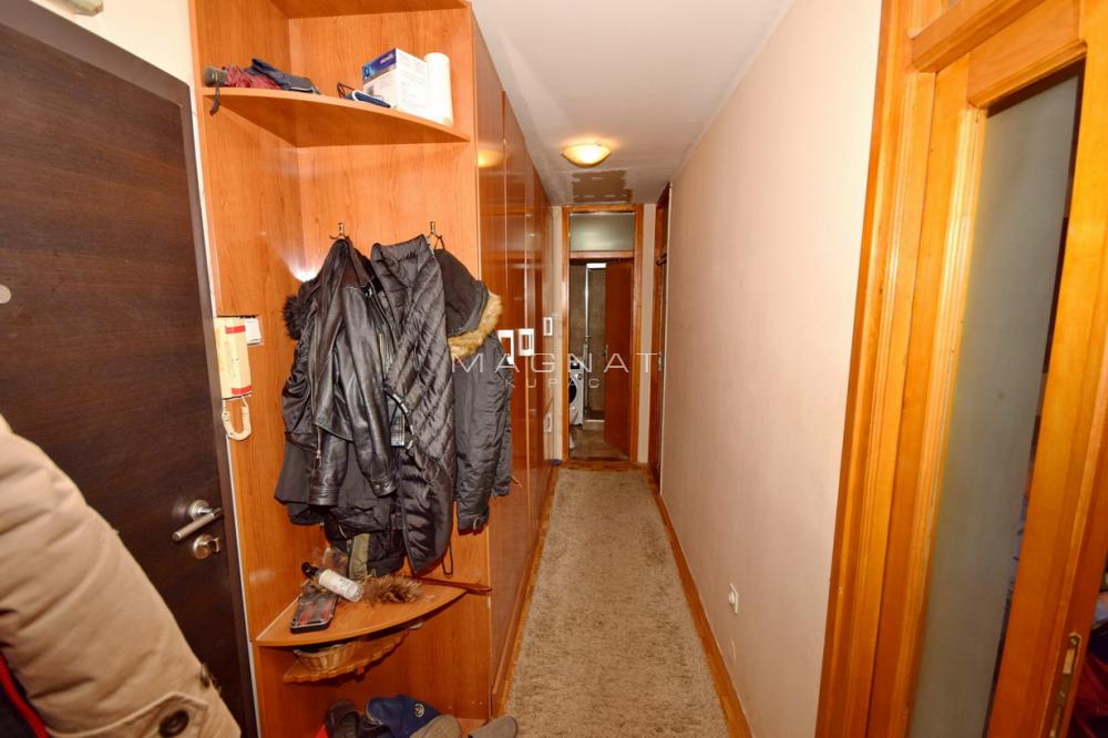 Stan na prodaju u Beogradu, Čukarica, dvoiposoban, 58m2, cena 198000 evra