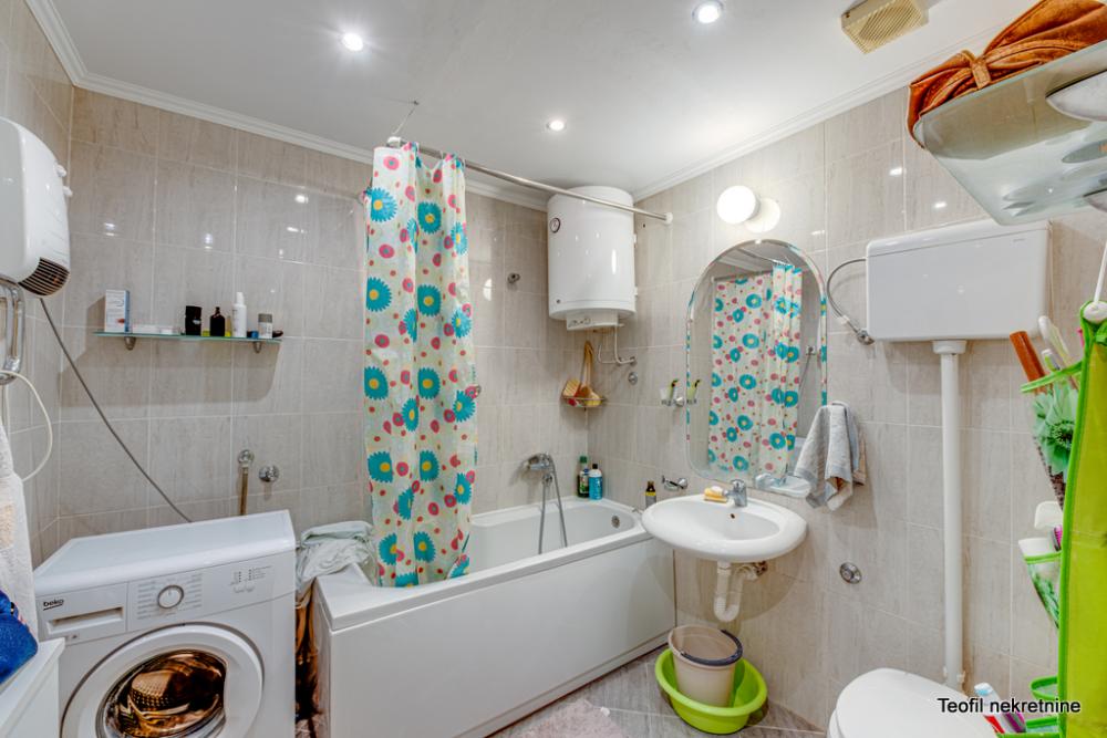 Stan na prodaju u Beogradu, Mirijevo, trosoban, 82m2, cena 240000 evra