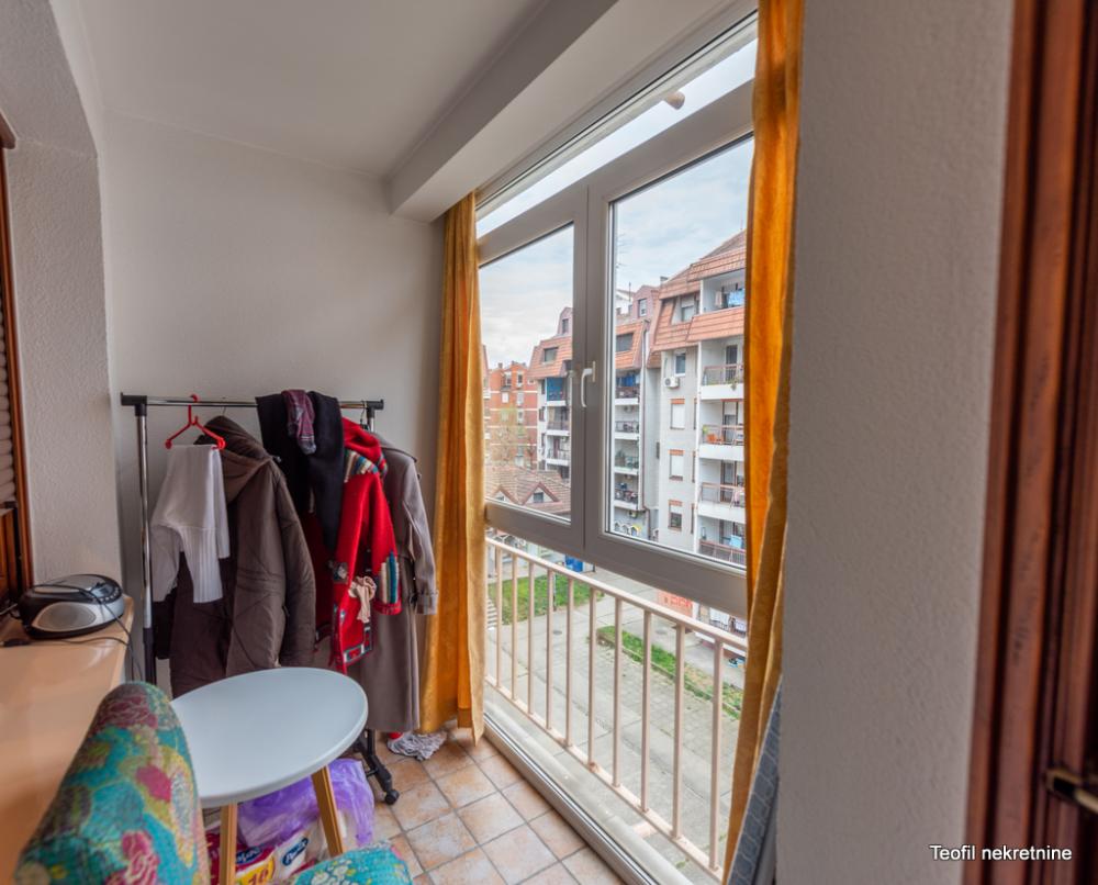 Stan na prodaju u Beogradu, Mirijevo, trosoban, 82m2, cena 240000 evra