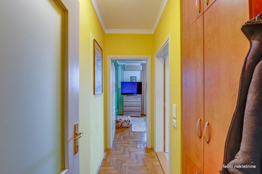 Stan na prodaju u Beogradu, Mirijevo, trosoban, 82m2, cena 240000 evra